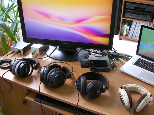 beyerdynamic DT 990 PRO, 250 Ohm, Open Back, Over Ear, Wired Headphones, 3m Coiled Cable, Black with Grey Velour Ear Pads customer photo 1