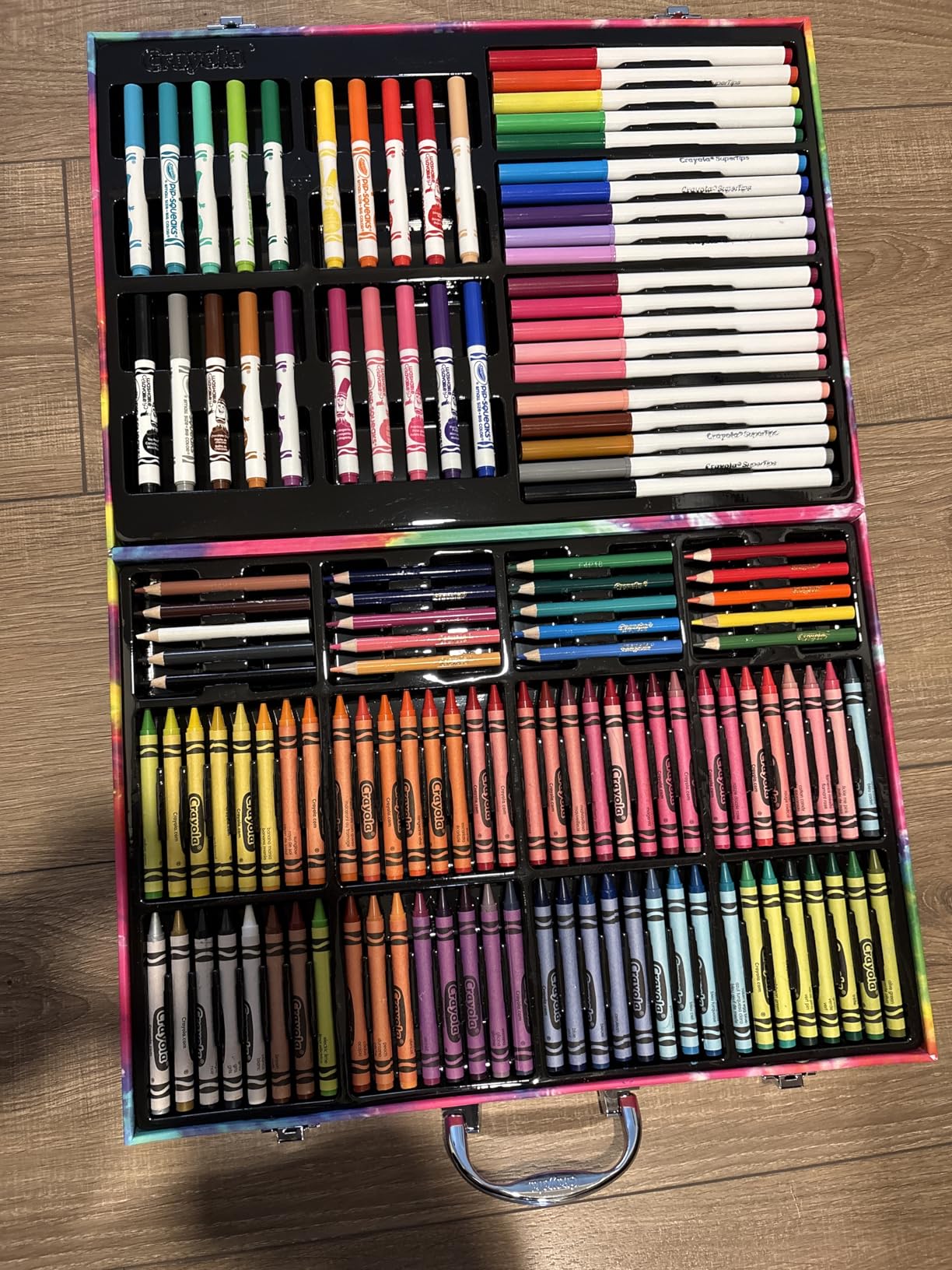Crayola Inspiration Art Case Coloring Set - Tie-Dye (140ct), Art Supplies Set For Kids, Travel Drawing Kit, Gift for Girls & Boys, Ages 5+ [Amazon Exclusive] customer photo 1
