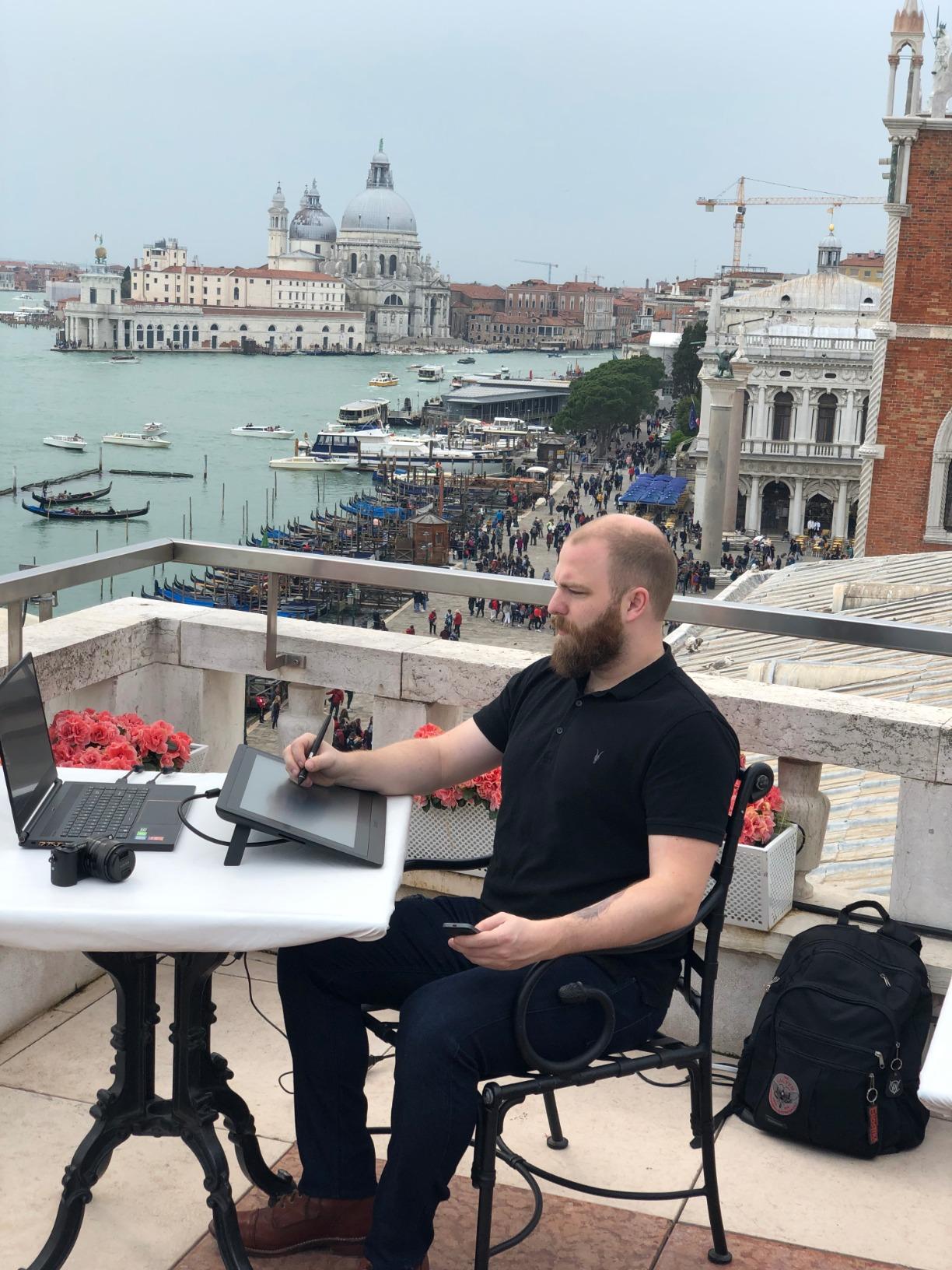 Cintiq 16 Drawing Tablet with Screen, 15.4