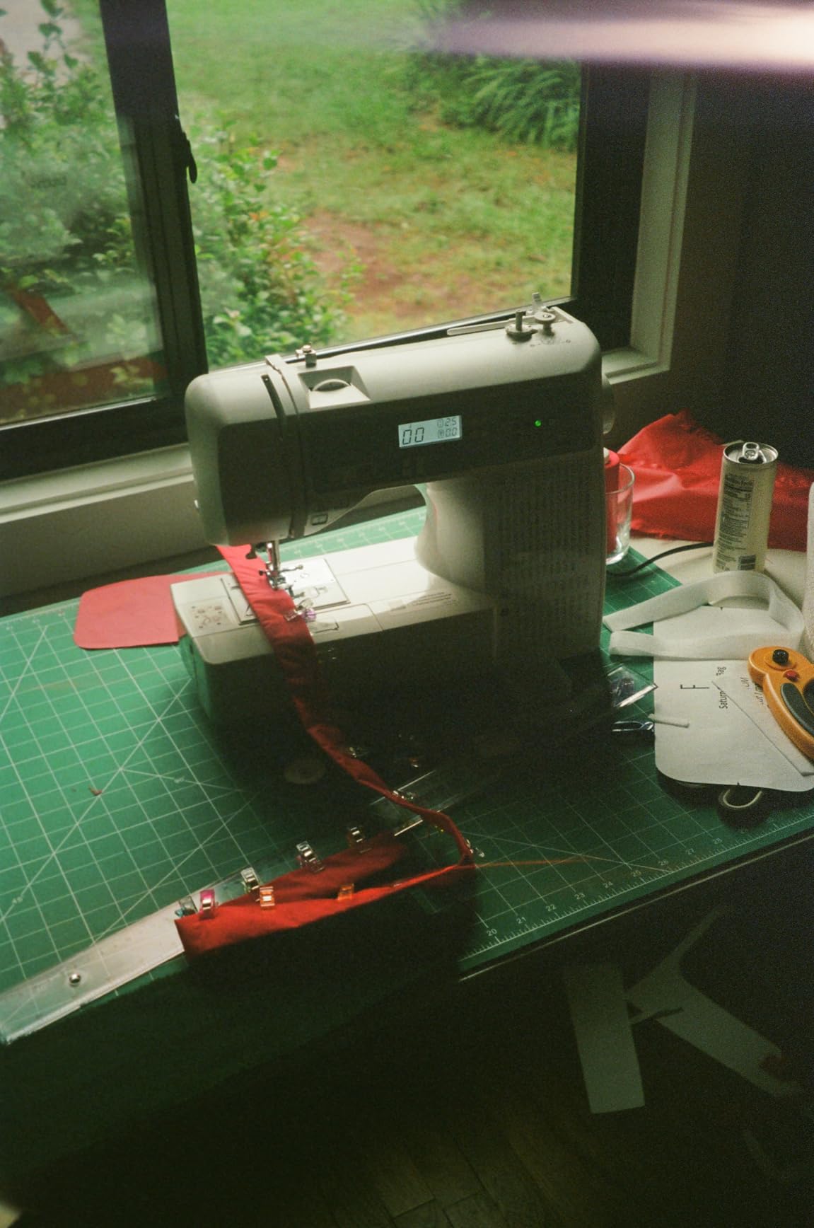 Brother CS5055 Computerized Sewing Machine, 60 Built-in Stitches, LCD Display, 7 Included Feet, White customer photo 1