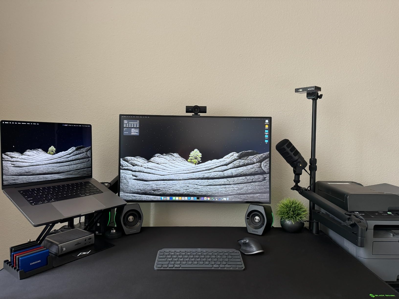 BenQ PD3225U 32 Inch 4K IPS Black UHD Thunderbolt Monitor for MacBook, AQCOLOR, 98% P3, 100% sRGB & Rec.709, DeltaE <=2, Uniformity, Factory Calibration, USB-C 85W, USB Hub, Daisy Chain, KVM Switch customer photo 2
