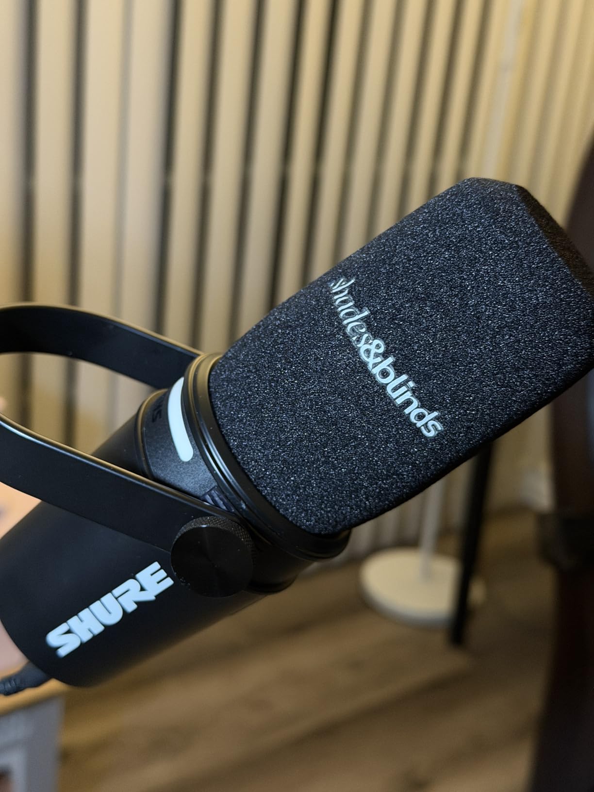 Shure MV7+ Podcast Dynamic Microphone with Stand - OBS Certified, Enhanced Audio, LED Panel, USB-C & XLR Outputs, Auto Level Mode, Digital Pop Filter - for Podcasting, Streaming, and Recording, Black customer photo 2