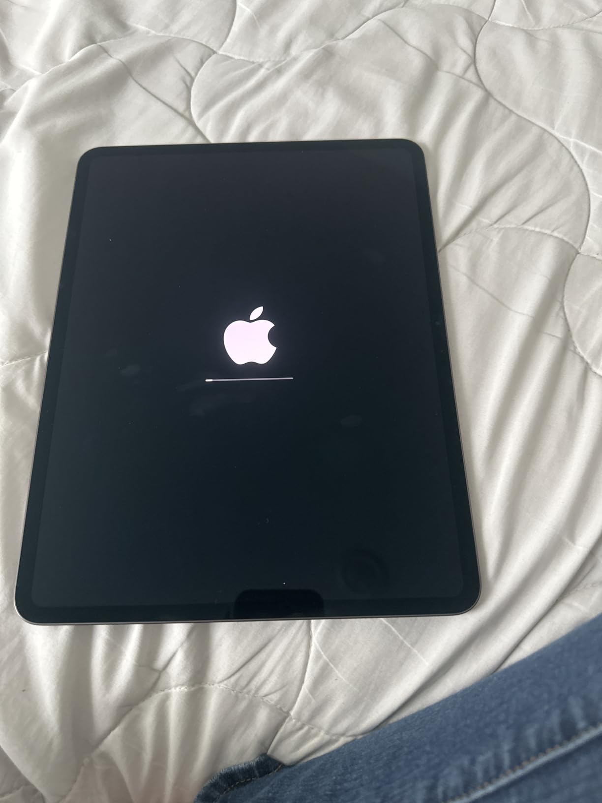 Apple iPad Pro 13-Inch (M4): Ultra Retina XDR Display, 512GB, 12MP Front/Back Camera, LiDAR Scanner, Wi-Fi 6E, Face ID, All-Day Battery Life - Space Black customer photo 1