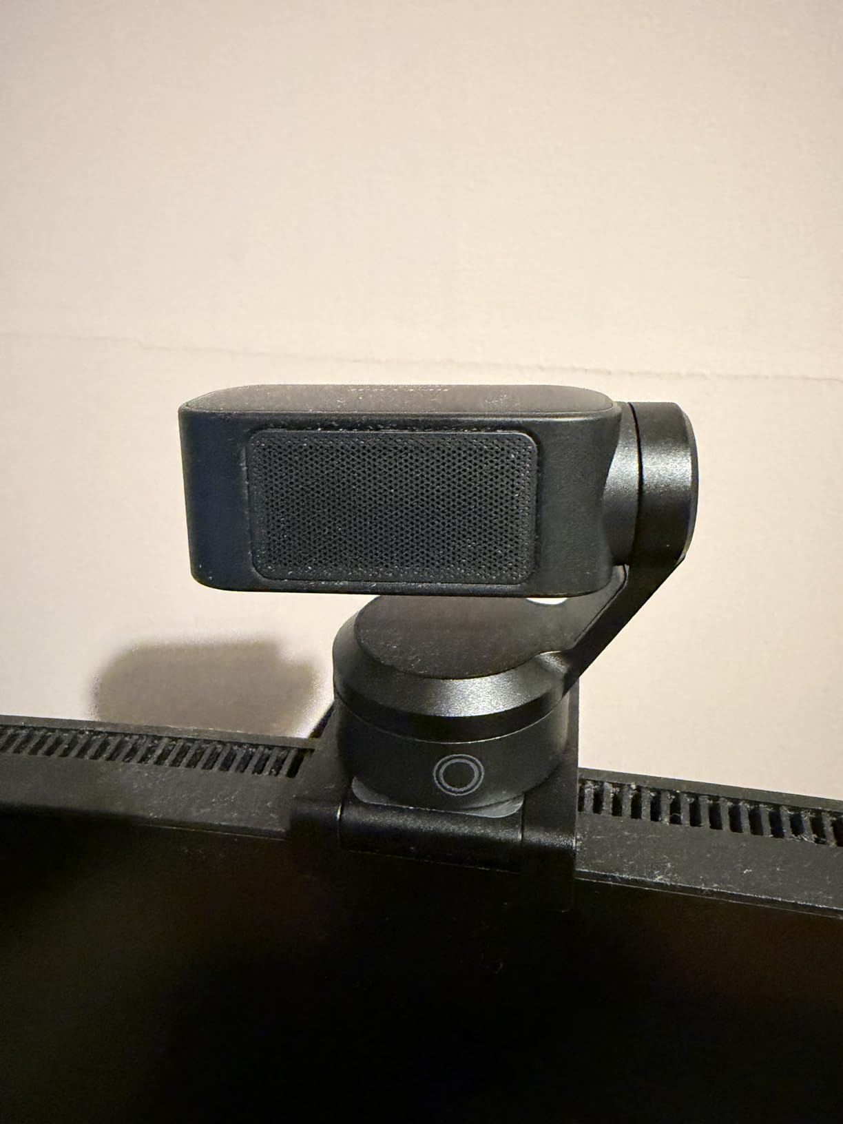 Insta360 Link 2 - PTZ 4K Webcam for PC/Mac, 1/2 inch Sensor, AI Tracking, HDR, AI Noise-Canceling Mic, Gesture Control for Streaming, Video Calls, Gaming, Works with Zoom, Teams, Twitch & More customer photo 2