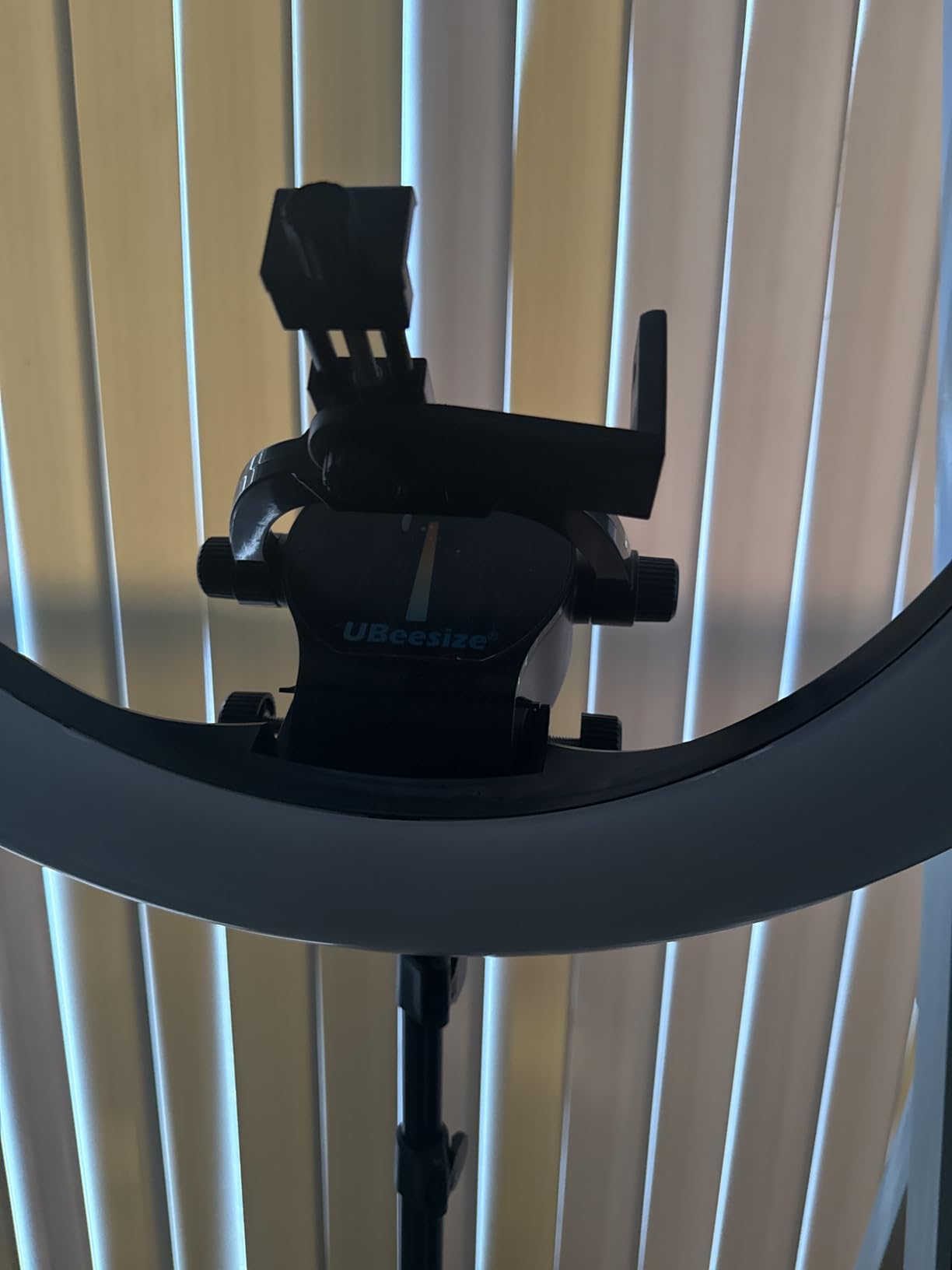 UBeesize 22'' Ring Light with 72'' Stand, 60W Large Ring Light with Phone Holder, Dimmable LED Light for Makeup Barber Stylist Tattoo YouTube TikTok Photography customer photo 2