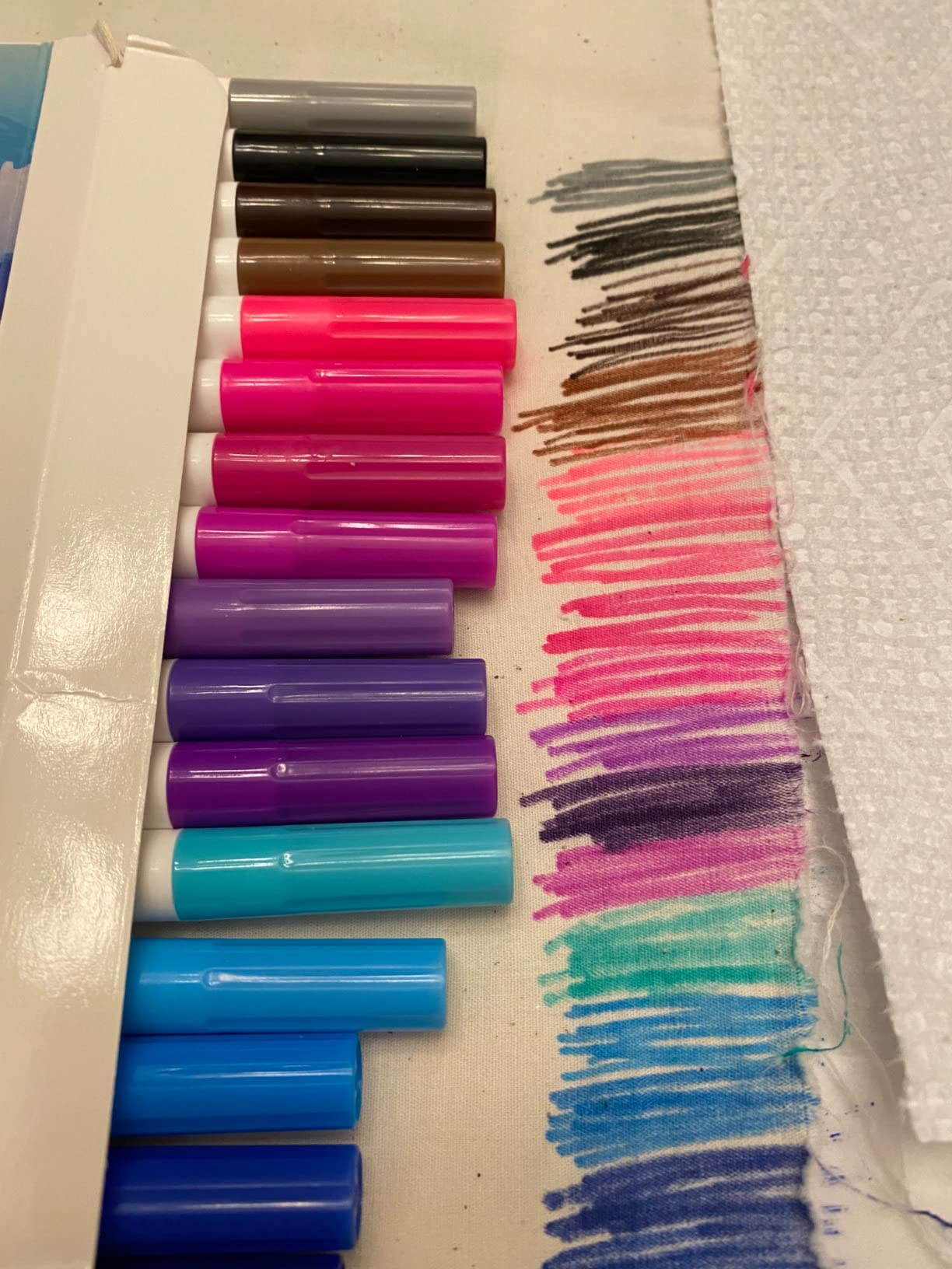 sunacme Fabric Markers Pen, 32 Colors Permanent Fabric Paint Pens for T-Shirt, Fine Tips Art Marker Set for Canvas Bags Hats Sneakers and Textiles customer photo 2