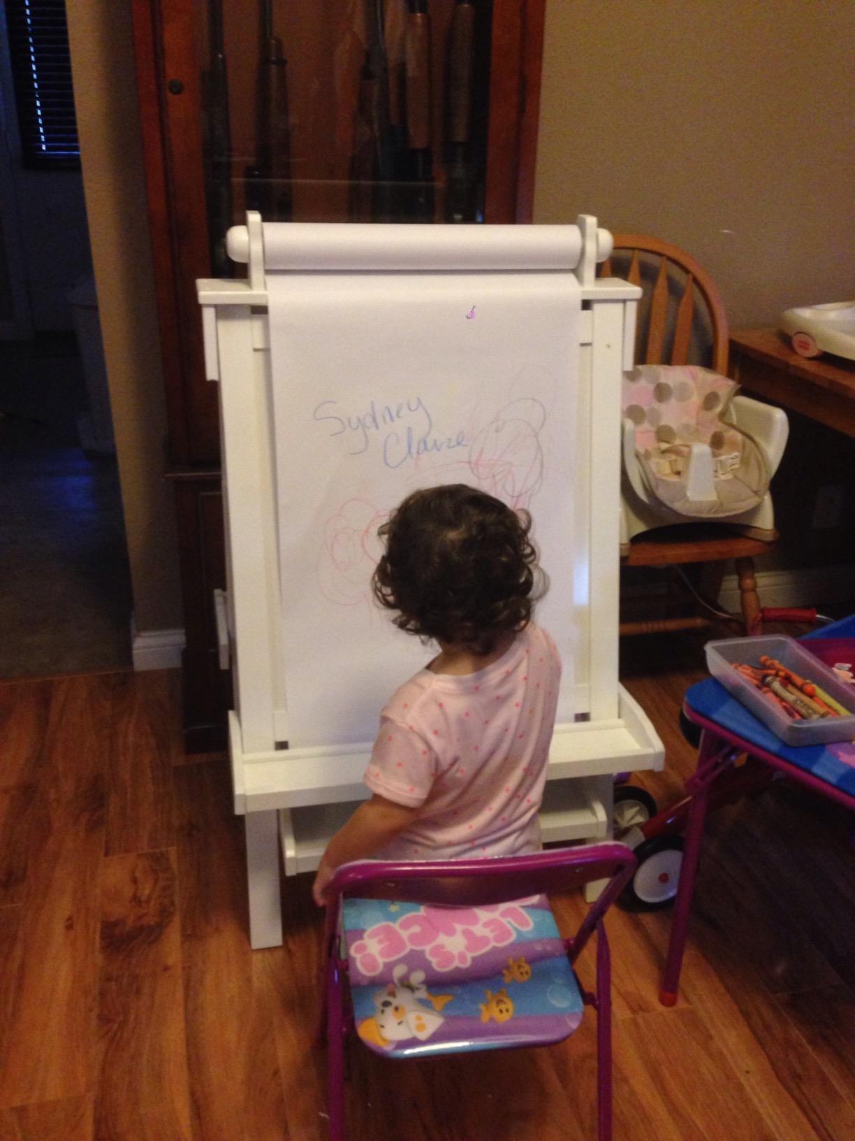 KidKraft Deluxe Wooden Easel with Chalkboard and Dry Erase Surfaces, Paper Roll and Paint Cups - White, Gift for Ages 3+ customer photo 1