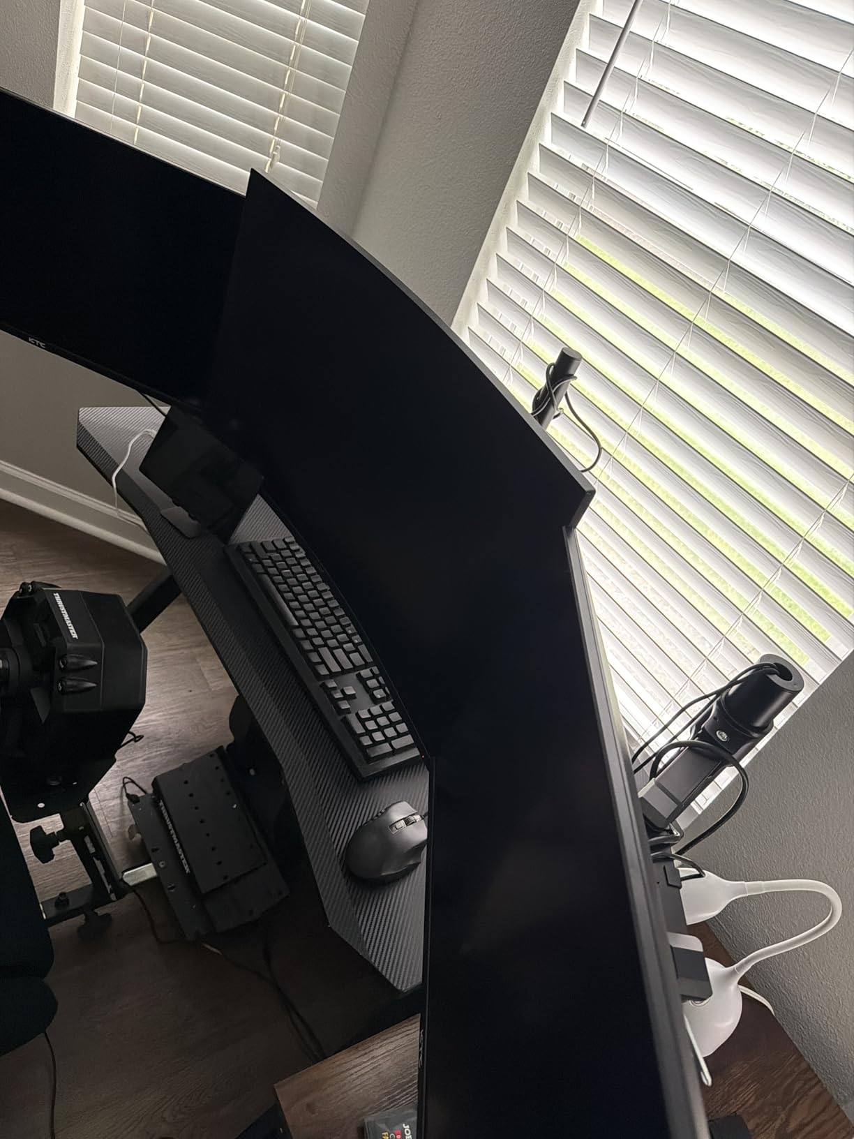 Amazon Basics Single Computer Monitor Stand with Cable Management, Height Adjustable VESA Desk Arm Mount, Fully Adjustable Tilt and Rotation, Steel, Black, Fits 13-30 Inch Screens customer photo 1
