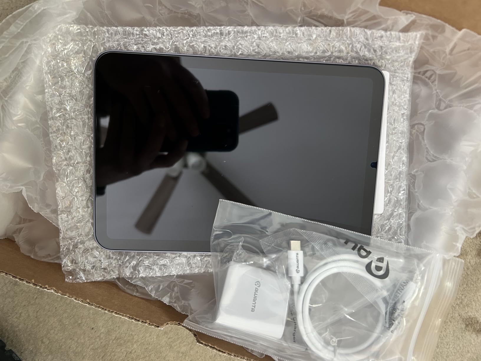 Apple 2021 iPad Mini 6 (8.3-inch, Wi-Fi, 64GB) Space Gray (Renewed) customer photo 1