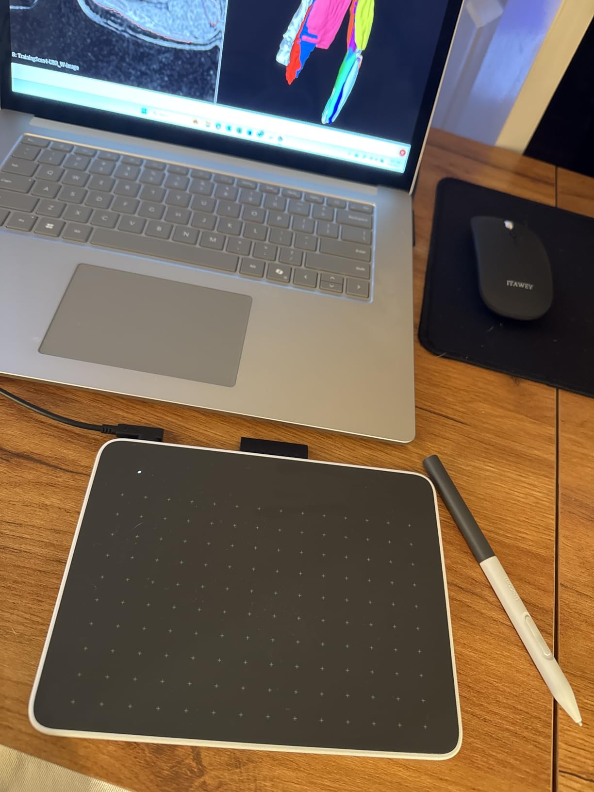 Wacom One 13 Touch Drawing Tablet with Screen, 13.3
