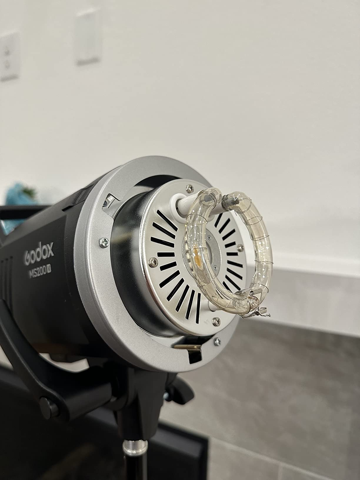 Godox MS200V MS200-V Studio Strobe Flash Light, 200W 110V 2.4G Compact Photography Flash, 10W LED Modeling Lamp, Bowens Mount Monolight for Wedding, Portrait, Product, Studio Shooting customer photo 2