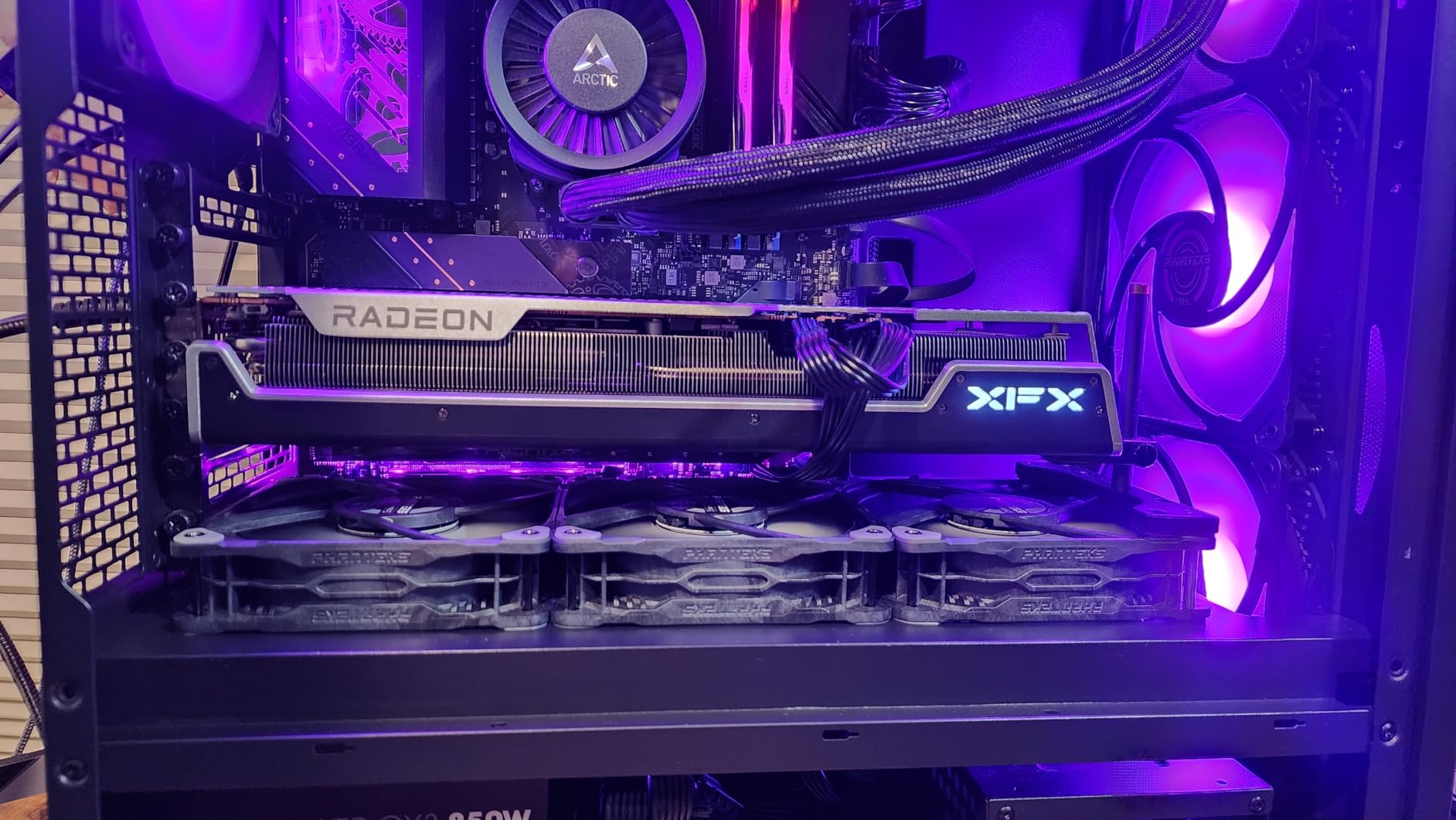 XFX Speedster MERC319 RX 7800 XT Black Gaming Graphics Card, 16GB GDDR6, HDMI, 3xDP, AMD RDNA 3 customer photo 1