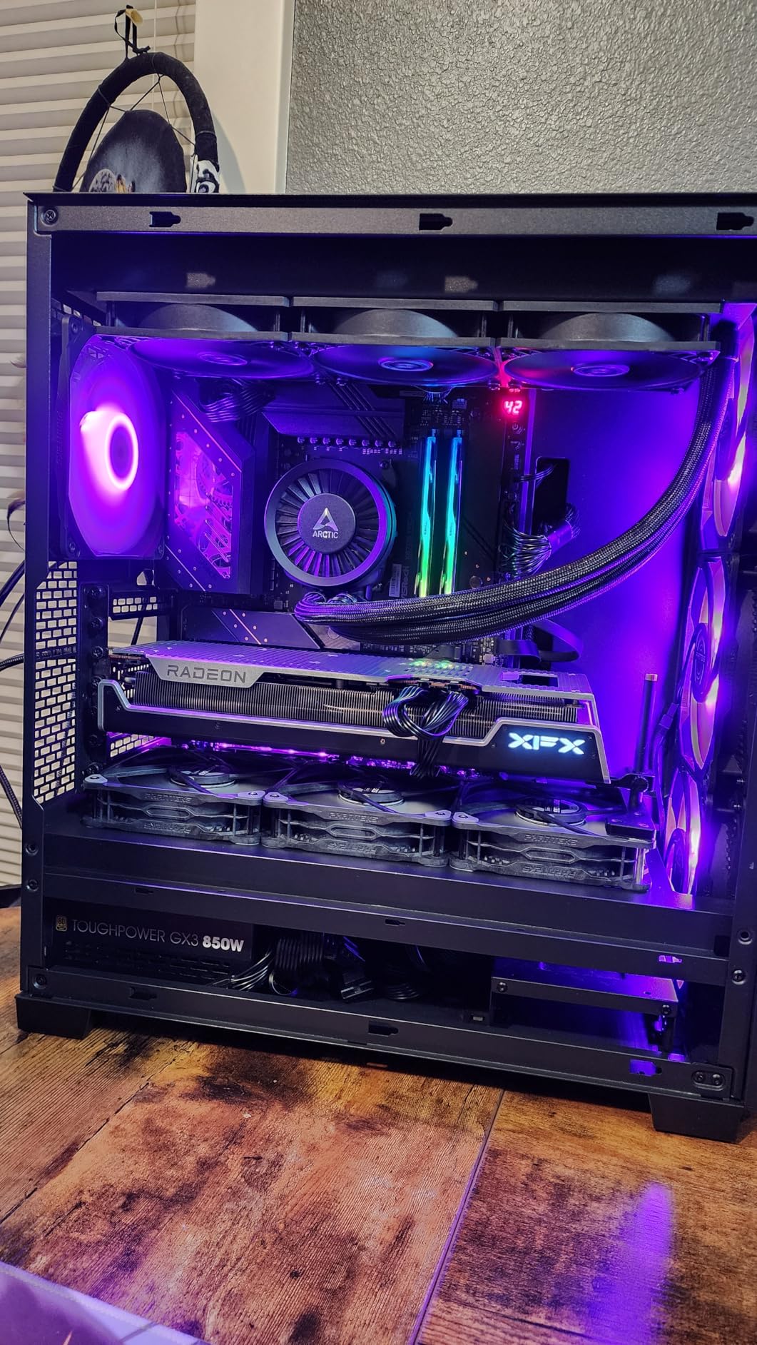 XFX Speedster MERC319 RX 7800 XT Black Gaming Graphics Card, 16GB GDDR6, HDMI, 3xDP, AMD RDNA 3 customer photo 2