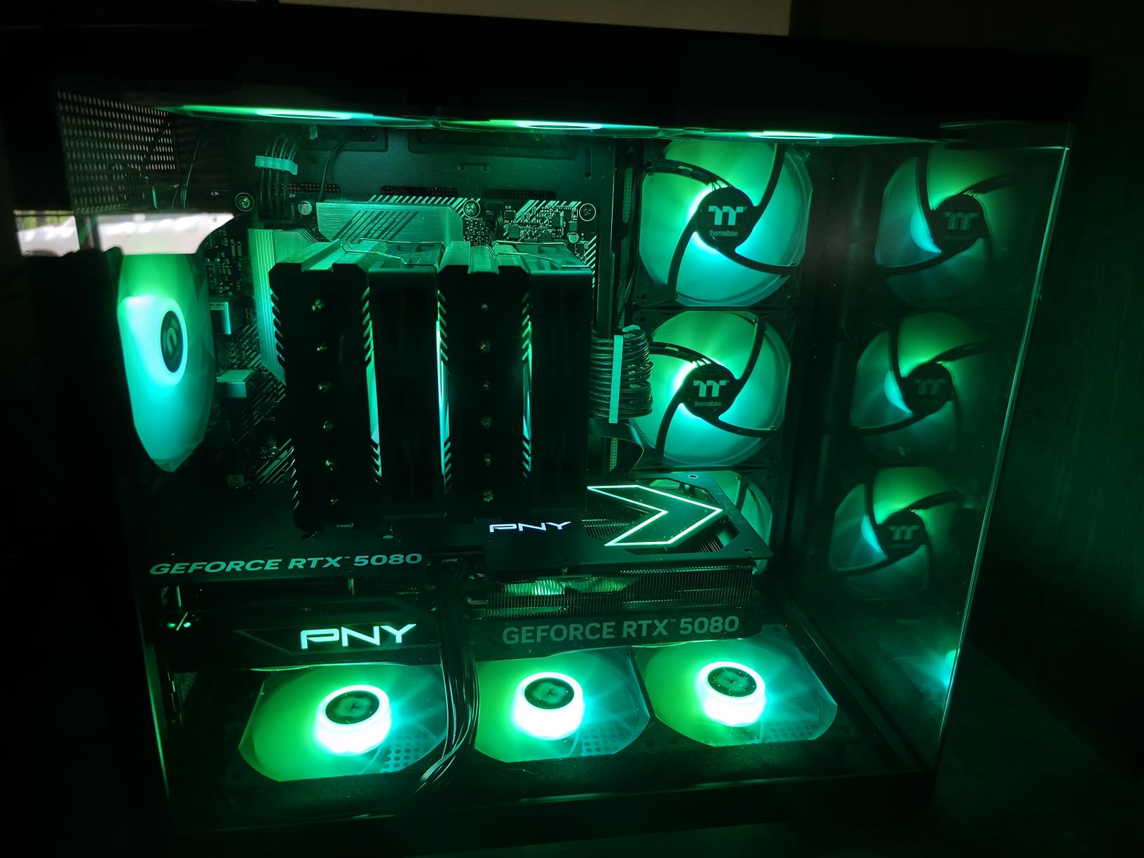 PNY NVIDIA GeForce RTX 5080 Epic-X ARGB OC Triple Fan, 16GB GDDR7, 256-bit, PCIe 5.0, HDMI/DP 2.1, NVIDIA Blackwell Architecture, DLSS 4 customer photo 1