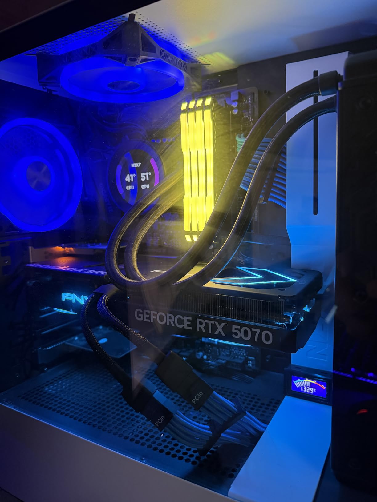 PNY NVIDIA GeForce RTX 5070 Epic-X ARGB OC Triple Fan, Graphics Card (12GB GDDR7, 192-bit, Boost Speed: 2685 MHz, SFF-Ready, PCIe 5.0, HDMI/DP 2.1, 2.4-Slot, Blackwell Architecture, DLSS 4) customer photo 1