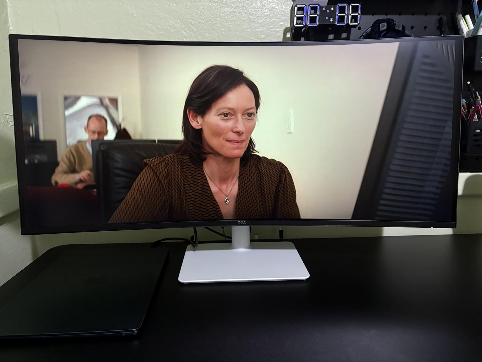 Dell 34 Plus USB-C Curved Monitor - S3425DW - 34-inch (3440 x 1440) up to 120 Hz 21:9 Display, VA Panel, AMD FreeSync Premium, 99% sRGB, 95% DCI-P3, Integrated Speakers, 3000:1 Contrast Ratio customer photo 2