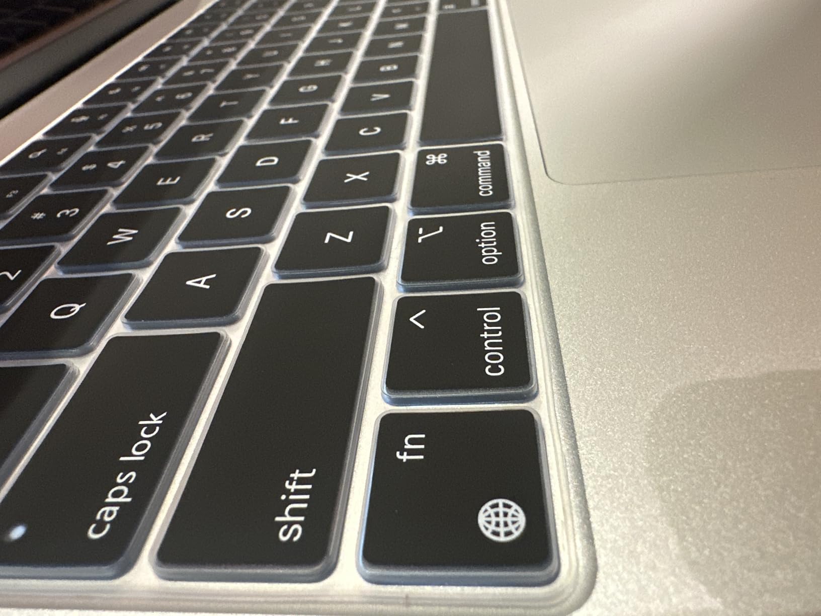 Apple 2025 MacBook Air 15-inch Laptop with M4 chip: Built for Apple Intelligence, 15.3-inch Liquid Retina Display, 24GB Unified Memory, 512GB SSD Storage, 12MP Center Stage Camera, Touch ID; Midnight customer photo 1