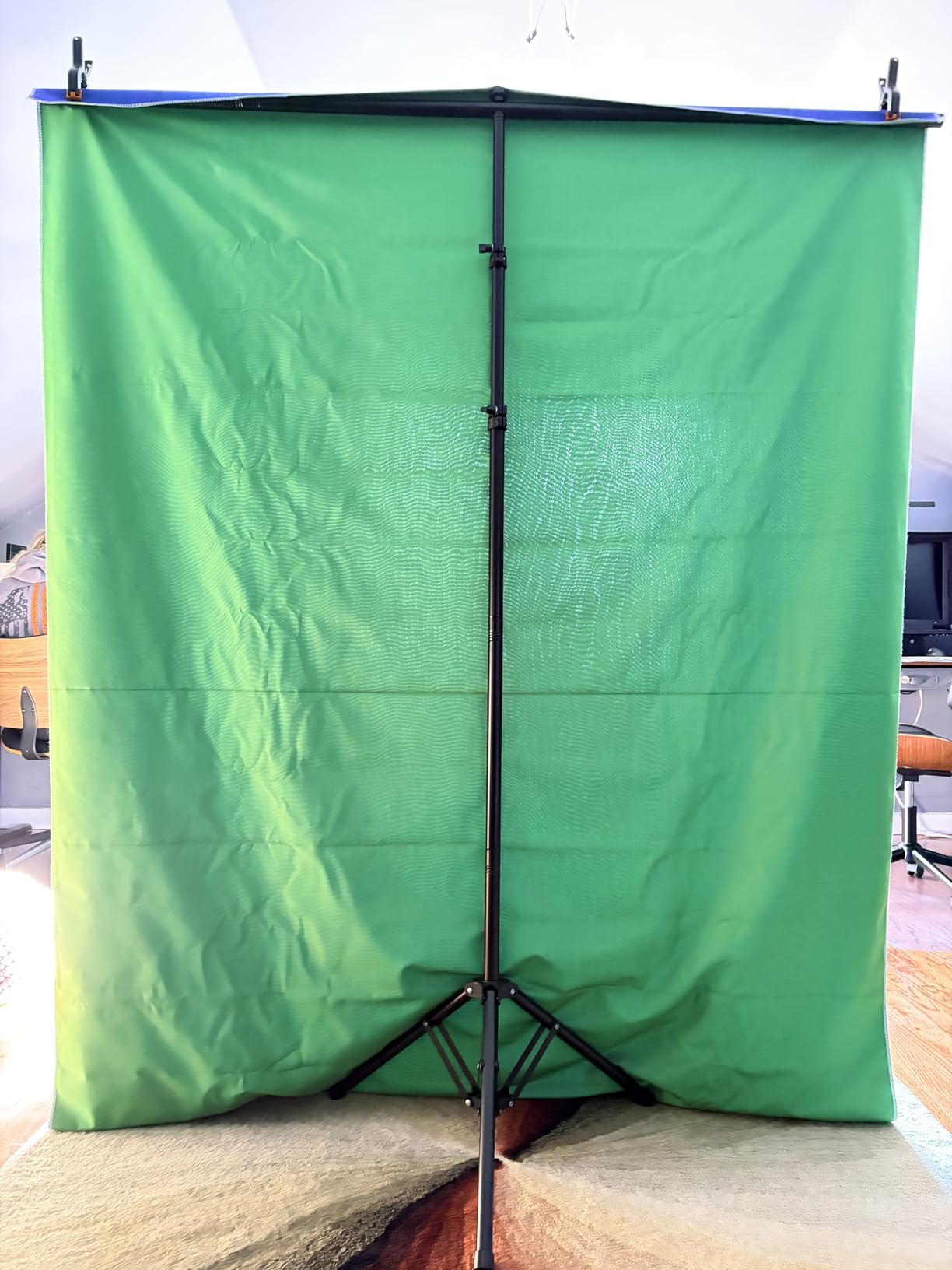 EMART Blue Green Screen Backdrop Kit with Reverse Folding Base, 5x6.5ft Portable T-Shape Backdrop Stand with 2-Sided Reversible Background for Photography, Zoom, Streaming and Studio Video Recording customer photo 2
