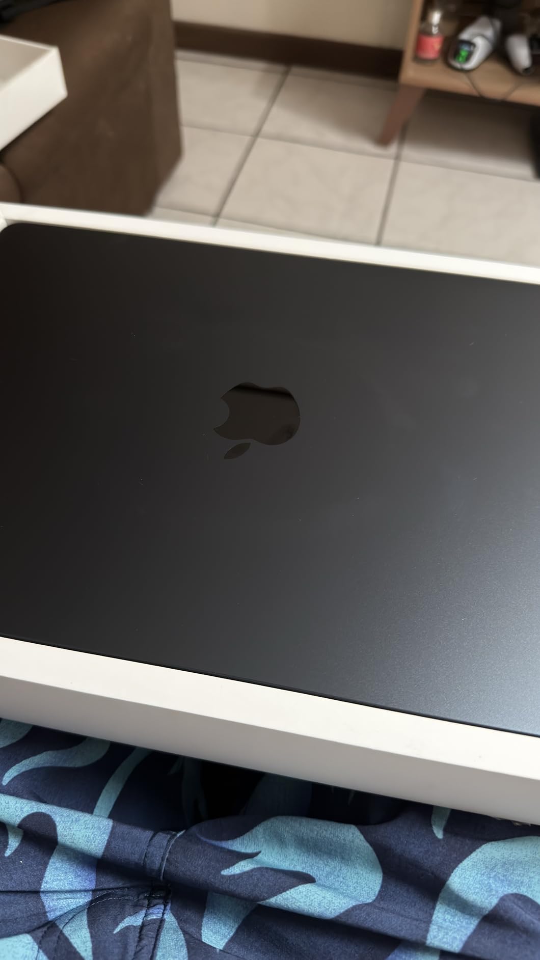 Apple 2025 MacBook Air 15-inch Laptop with M4 chip: Built for Apple Intelligence, Liquid Retina Display, 16GB Unified Memory, 256GB SSD Storage, 12MP Center Stage Camera, Touch ID; Starlight customer photo 2