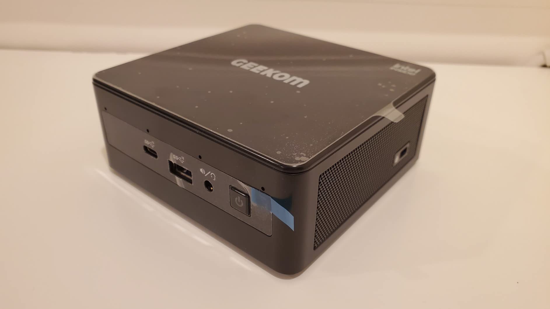 GEEKOM A9 Max Top AI Productivity Mini PC, with AMD Ryzen AI 9 HX 470 (86 Tops), 32GB RAM + 2TB SSD, Copilot+ PC, Win 11 Pro, WiFi 7, BT 5.4, USB4, HDMI 2.1, 8K Video Editing, 3D Rendering customer photo 2