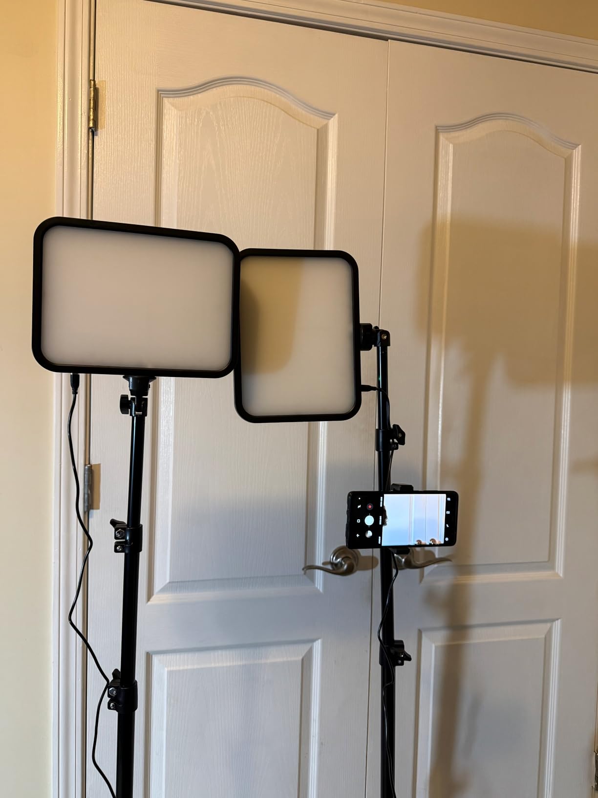 UBeesize 2-Pack LED Video Light Kit, 3000-6500K Dimmable Photography Studio Lights with Tripod Stand & Phone Holder, Video Recording & Streaming Lighting for Makeup, Gaming, YouTube customer photo 2