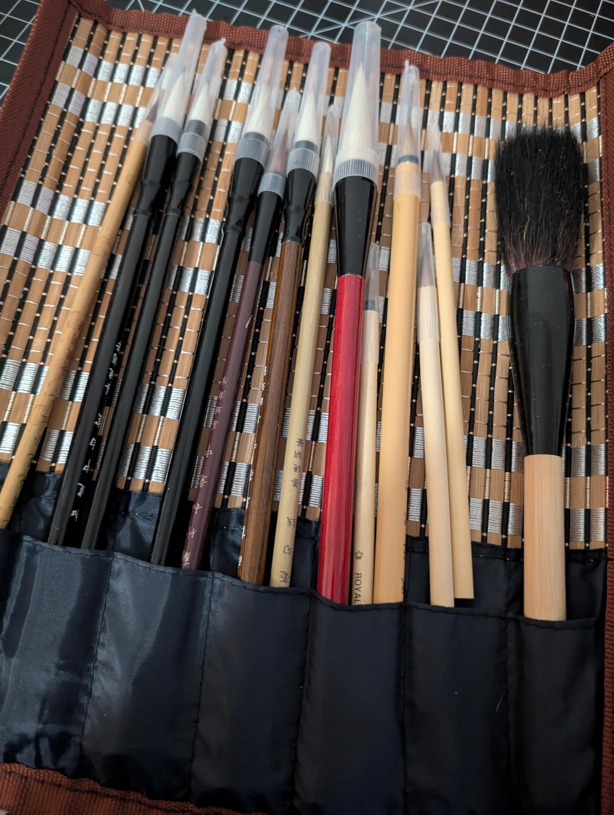 25PCS Chinese Calligraphy Brush Set, Writing Brush with Bamboo Storage Scroll, Japanese or Chinese Kanji Sumi-E Drawing Watercolor Brush customer photo 1