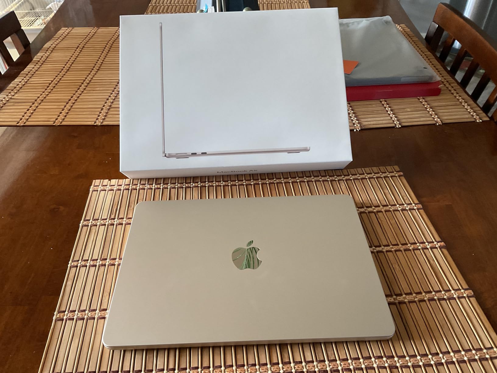 Apple 2026 MacBook Air 13-inch Laptop with M5 chip: Built for AI, 13.6-inch Liquid Retina Display, 24GB Unified Memory, 1TB SSD, 12MP Center Stage Camera, Touch ID, Wi-Fi 7; Starlight customer photo 1