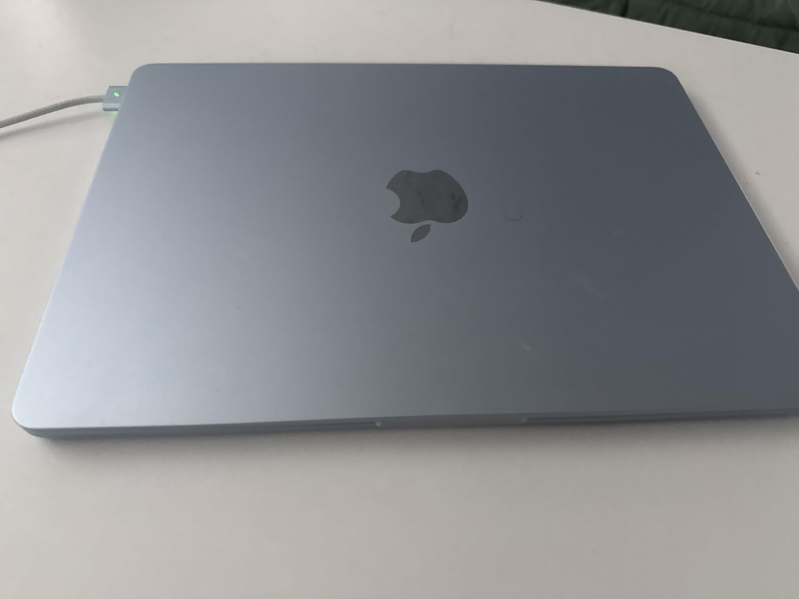 Apple 2026 MacBook Air 13-inch Laptop with M5 chip, 13.6-inch Liquid Retina Display, 16GB Unified Memory, 512GB SSD, 12MP Center Stage Camera, Touch ID, Wi-Fi 7, Silver customer photo 2