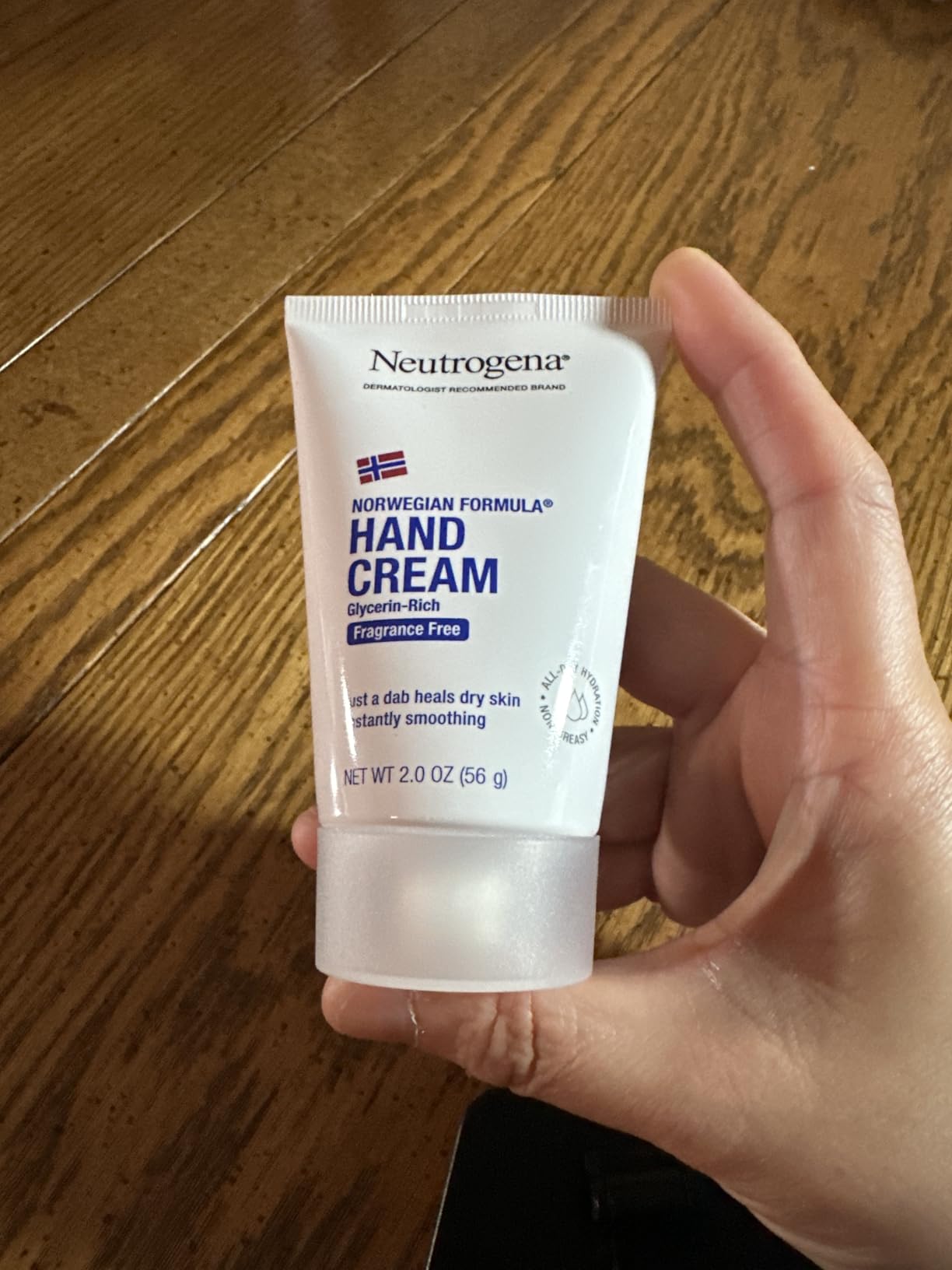 Neutrogena Norwegian Formula Moisturizing Hand Cream for Dry, Rough Hands, Fragrance-Free Glycerin Hand Lotion, 2 oz customer photo 1