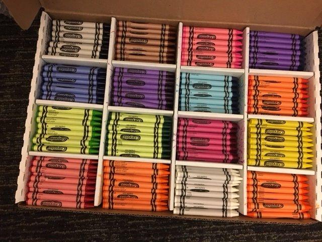 Crayola Crayon Classpack, Teacher Classroom Must Haves, Bulk Back to School Supplies, Elementary & Kindergarten Wishlist, 16 Colors (50 Each), 800 Ct customer photo 2