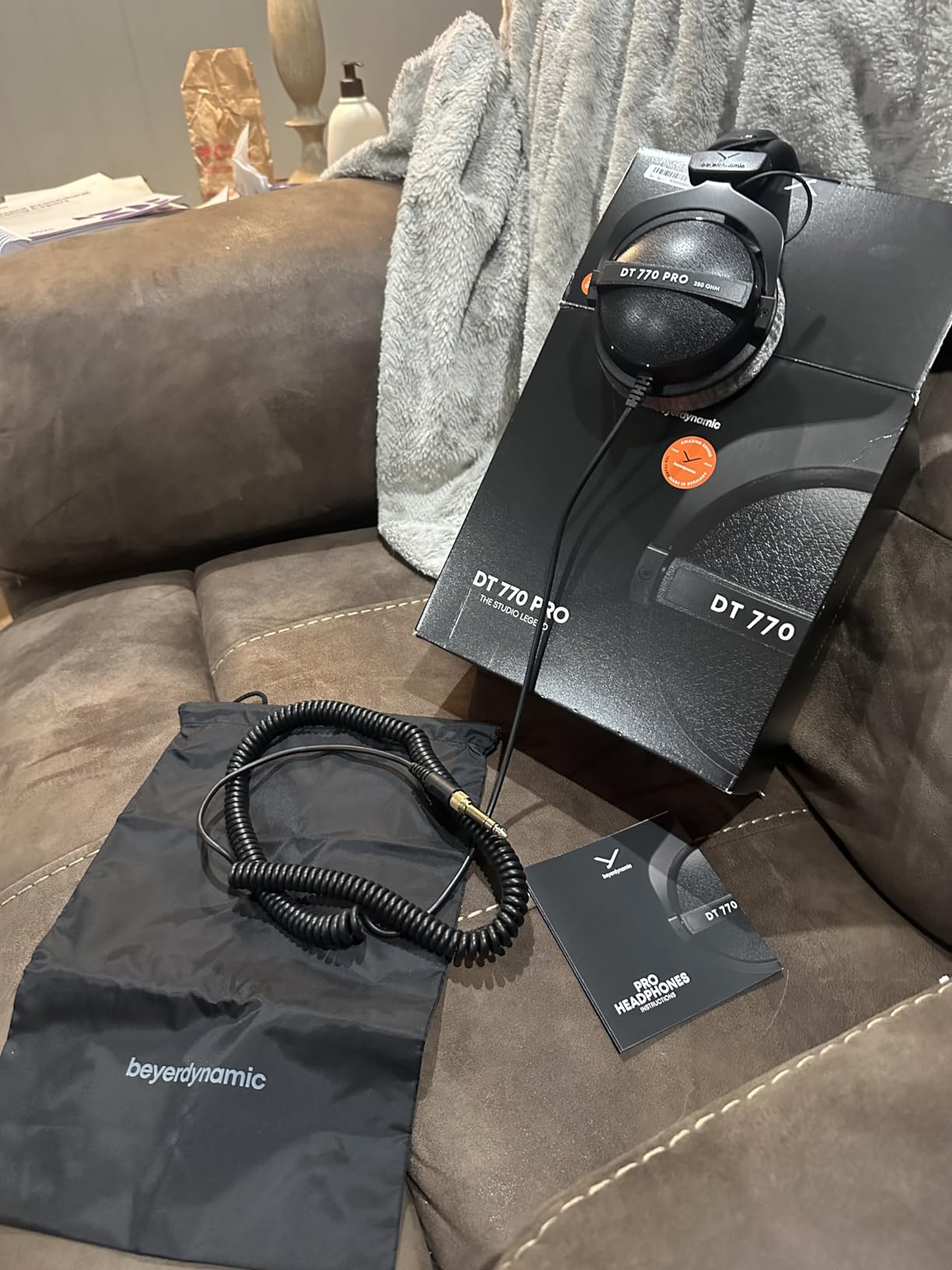 beyerdynamic DT 770 PRO, Wired Headphones, 3m Coiled Cable, Black with Gray Ear Pads customer photo 2