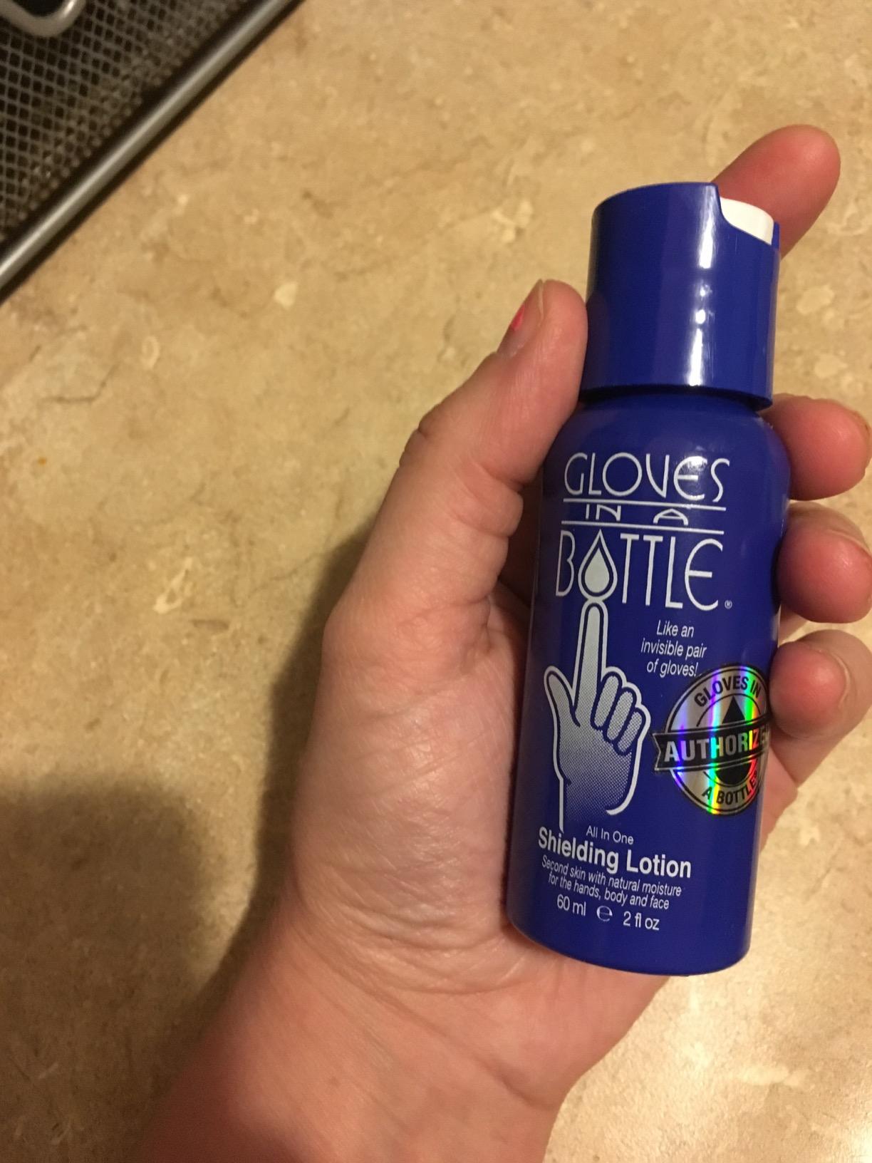 Gloves In A Bottle Shielding Lotion - Protective Barrier Hand Lotion for Dry, Cracked Hands, Non-Greasy Moisturizer, 2 oz customer photo 1