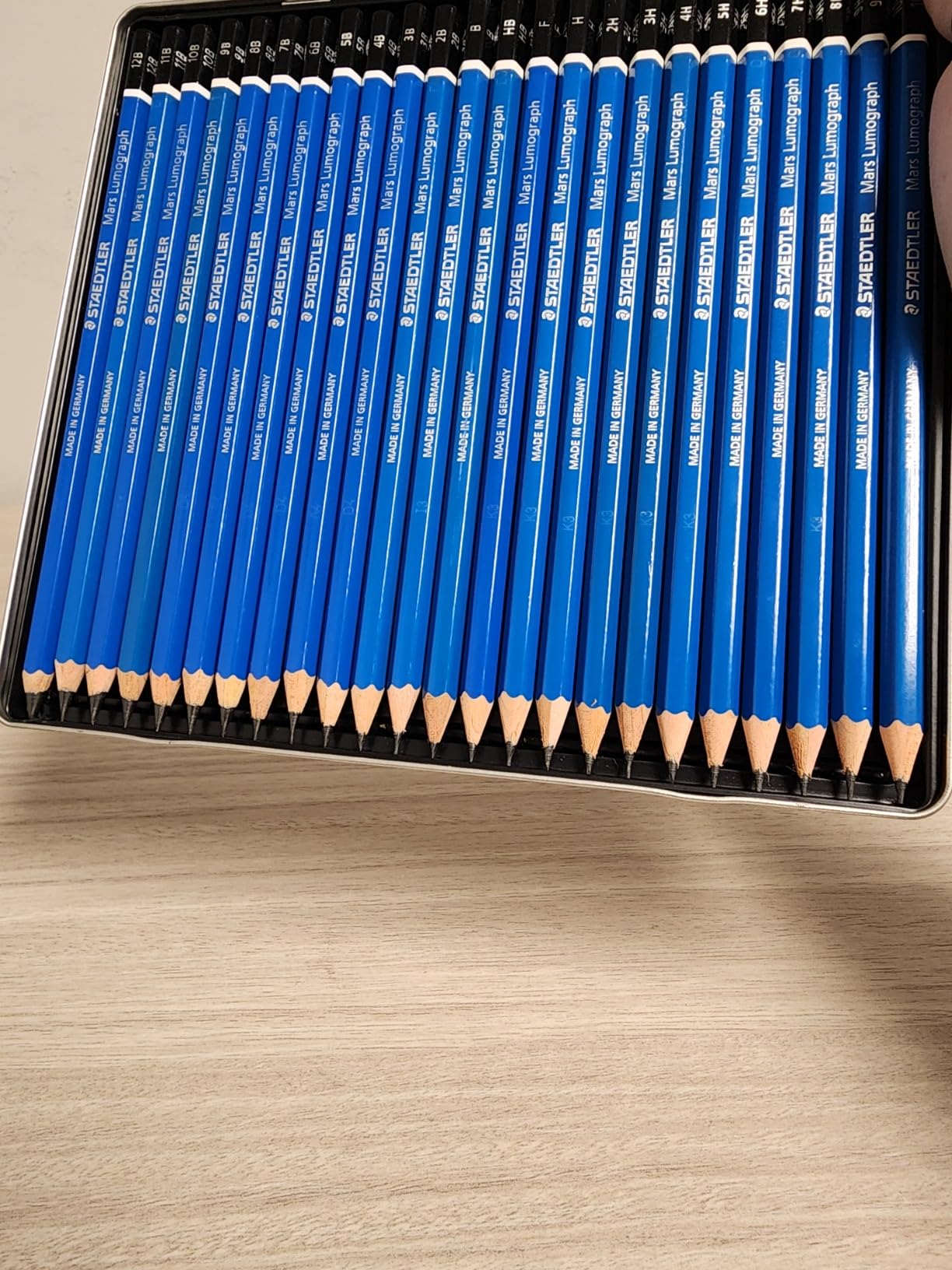 Staedtler Lumograph Graphite Drawing and Sketching Pencils 100G6, Set of 6 Degrees in an Attractive Storage Tin customer photo 1