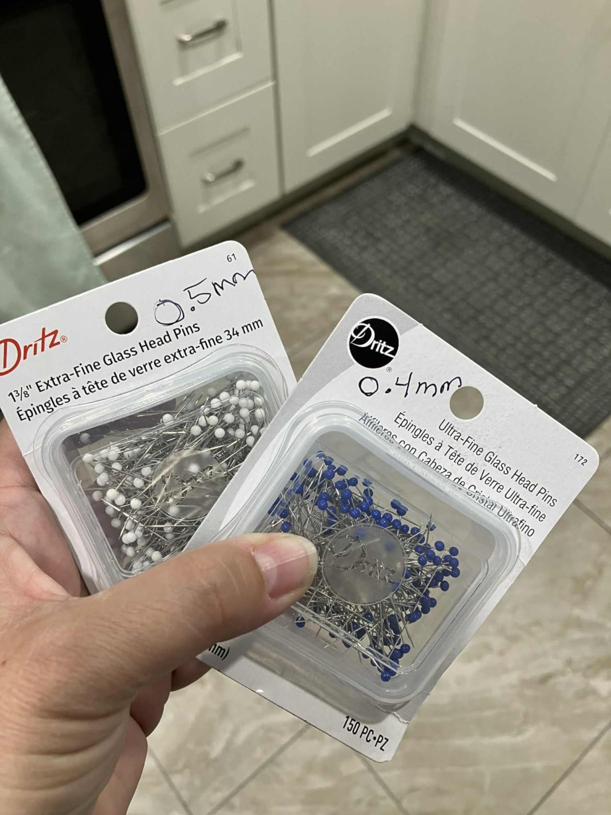 Dritz 61 Glass Head Pins, Extra Fine, 1-3/8-Inch (250-Count), White customer photo 1