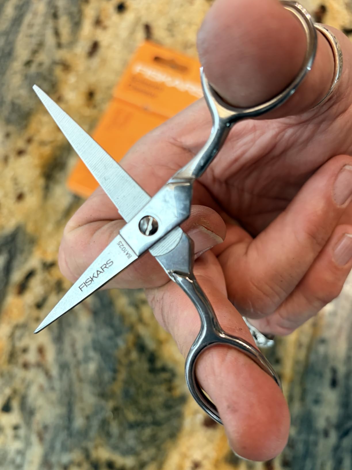 Fiskars 12-92977097J Forged Embroidery Scissors, 4 Inch, Gray customer photo 2