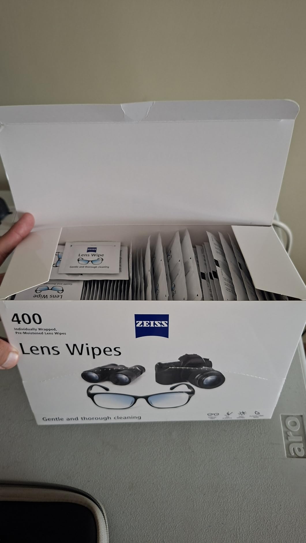 ZEISS Pre-Moistened Lens Cleaning Wipes, 200 Count customer photo 1