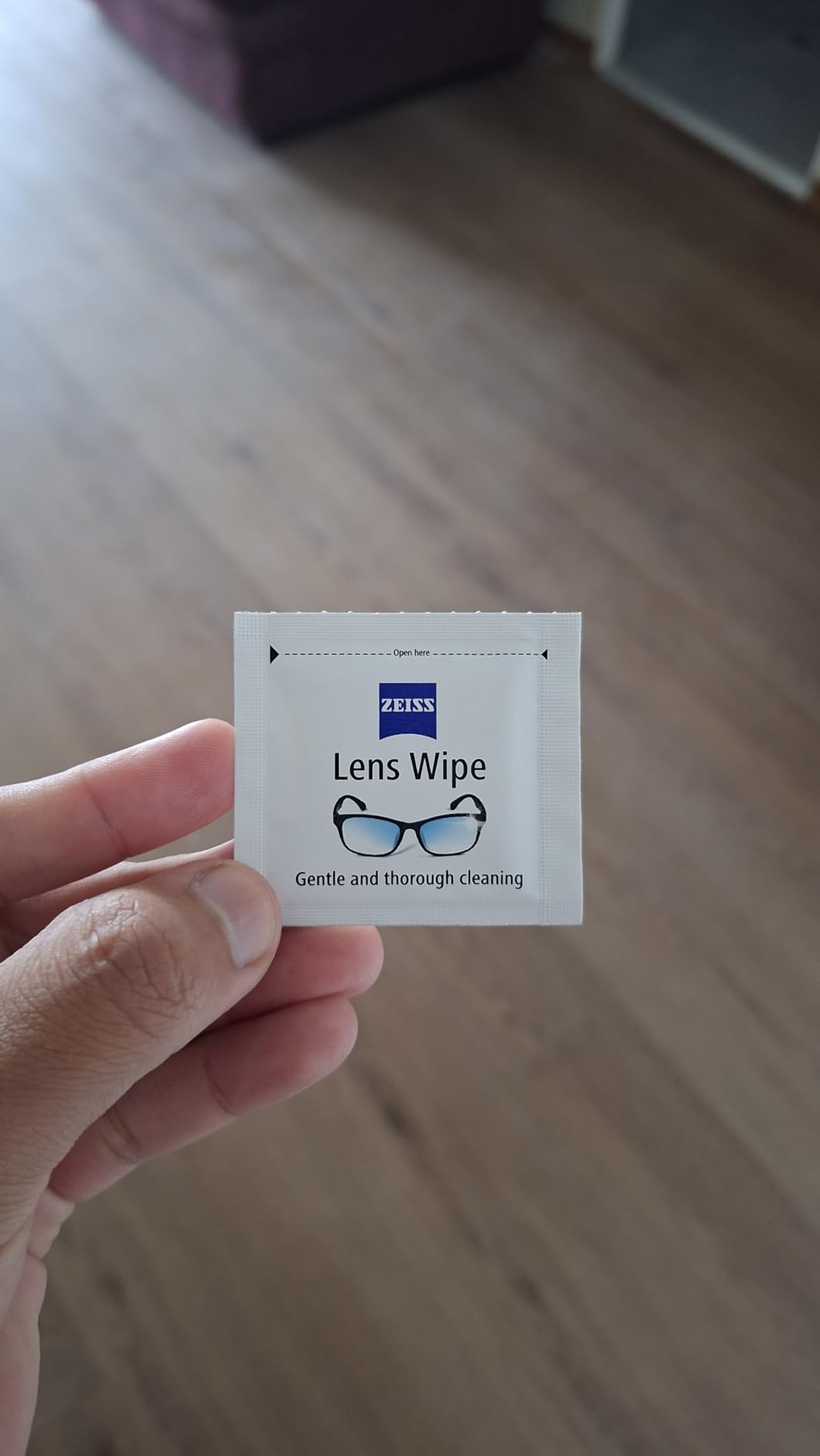ZEISS Pre-Moistened Lens Cleaning Wipes, 200 Count customer photo 2