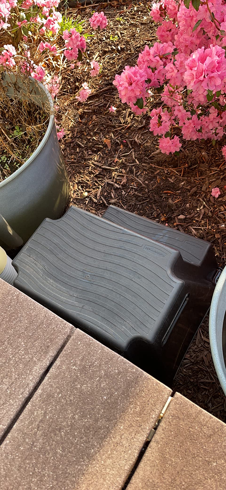 Rubbermaid 2-Step Molded Plastic Step Stool, Lightweight with Slip Resistant Treads and Non-Slip Feet, Black (Amazon Exclusive) customer photo 2