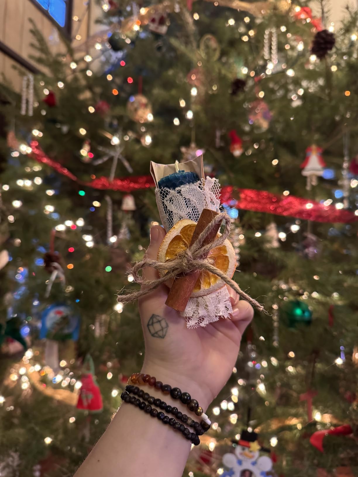 Make Your Own Beeswax Candle Kit - Includes 10 Full Size 100% Beeswax Honeycomb Sheets in Natural and Approx. 6 Yards (18 Feet) of Cotton Wick. Each Sheet Measures Approx. 8