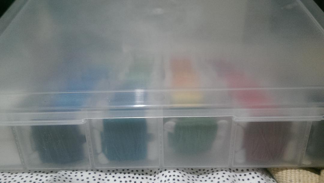 Floss Organizer Storage Box With 18 Compartments & 100 Bobbins, Clear, 10.5