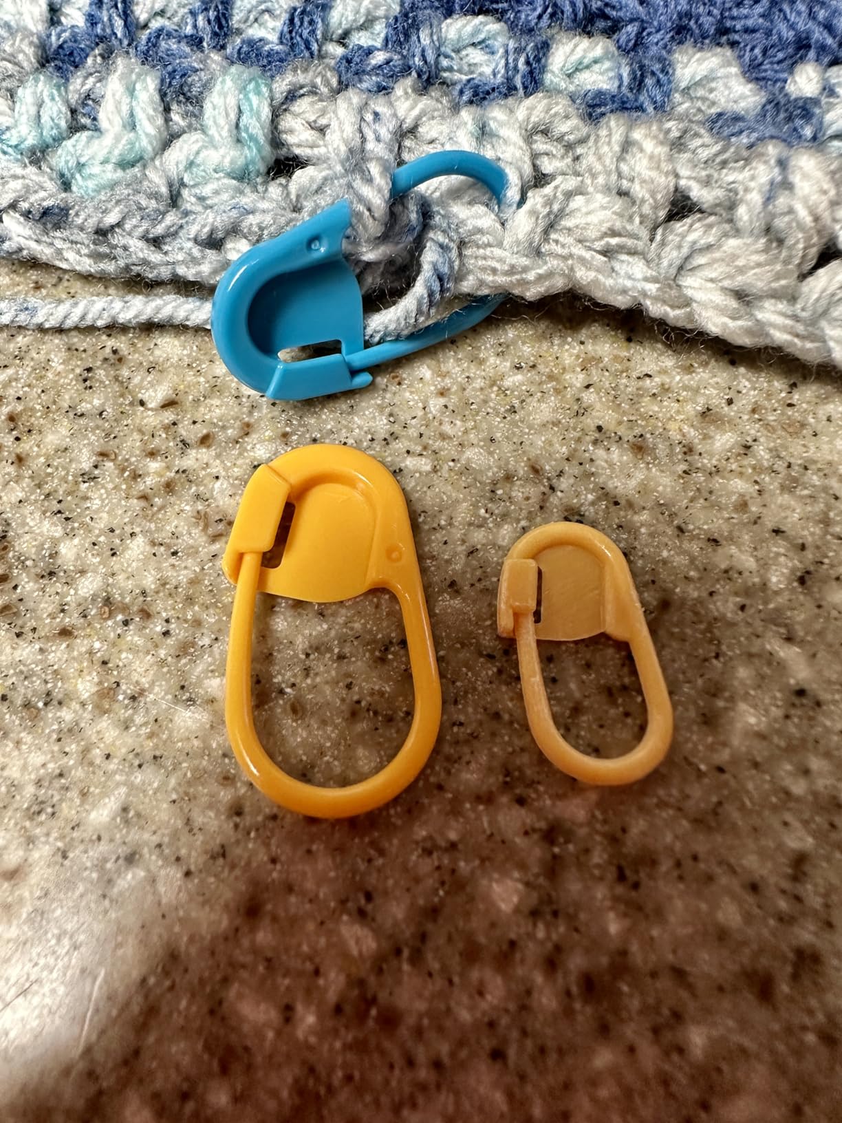 Clover 3109 Jumbo Locking Stitch Markers, blue, orange customer photo 1