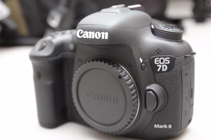Canon EOS 7D Mark II Digital SLR Camera (Body Only) customer photo 2