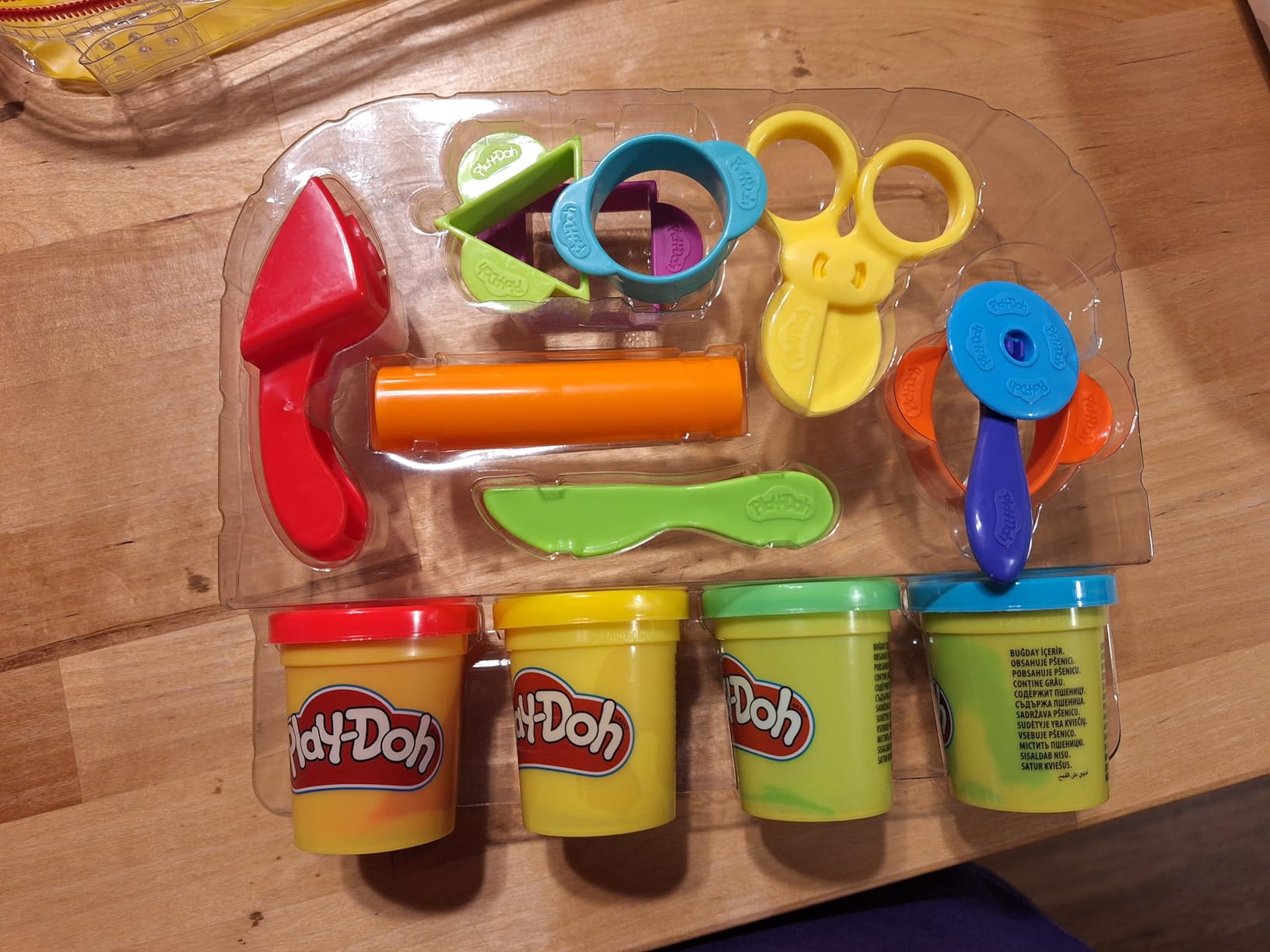 Play-Doh Starter Set 9-Piece Kit with Storage Tote & 4 Modeling Compound Cans, Arts and Crafts for Kids, Back to School Classroom Supplies, Preschool Toys, Ages 3+ customer photo 2