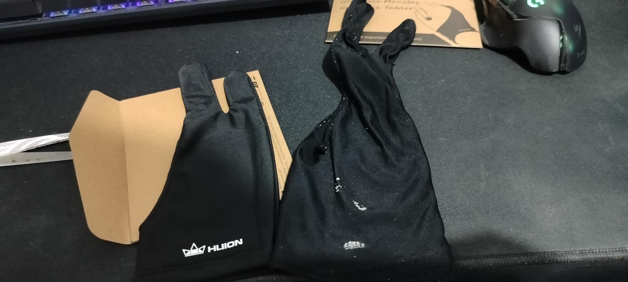 HUION Artist Glove for Drawing Tablet (1 Unit of Free Size, Good for Right Hand or Left Hand) - Cura CR-01 customer photo 1