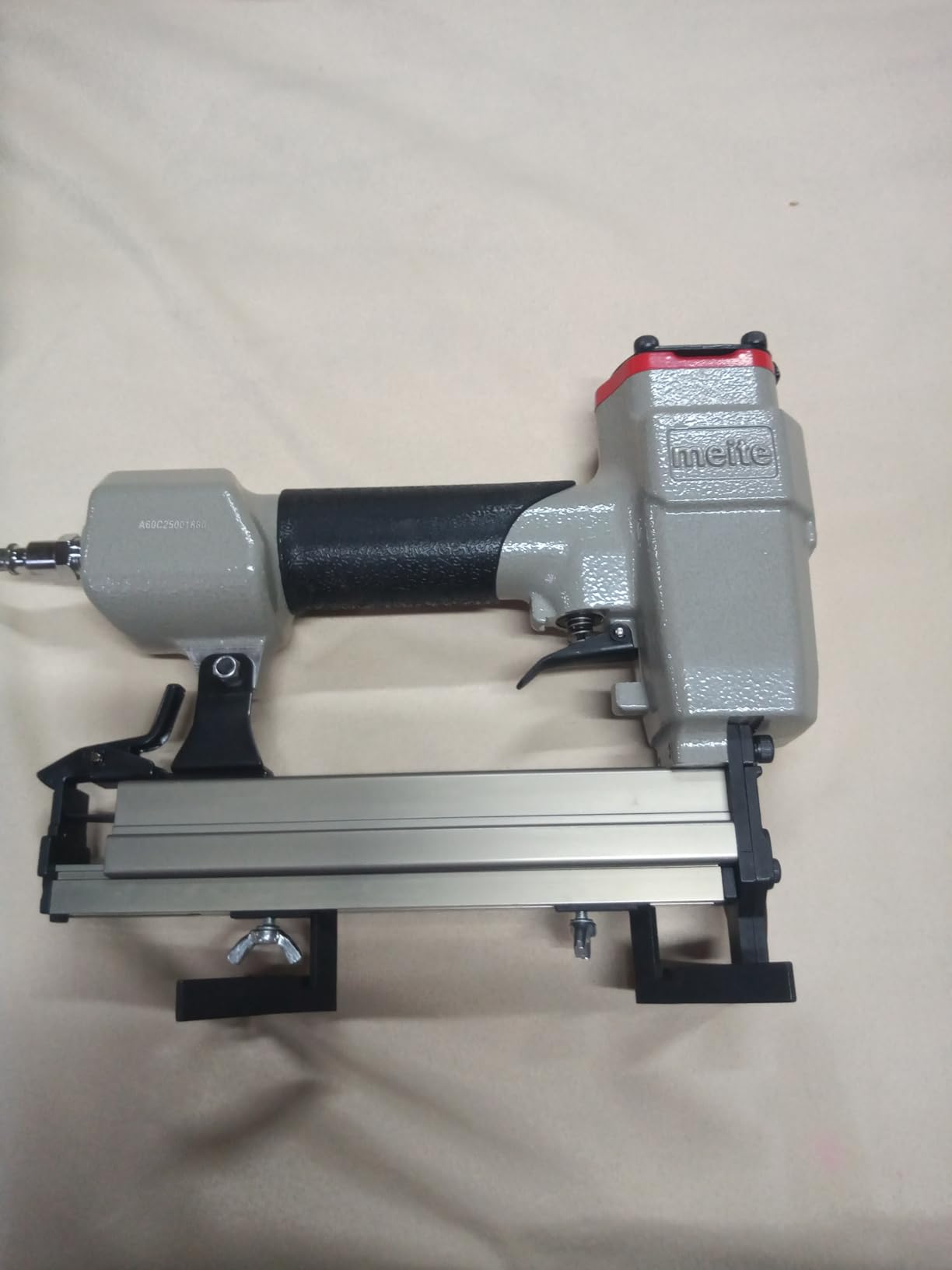 meite V-Nailer Series V1015B Picture Frame Joiner or Picture Frame Nailer (Size 9/32-Inch to 19/32-Inch) customer photo 1
