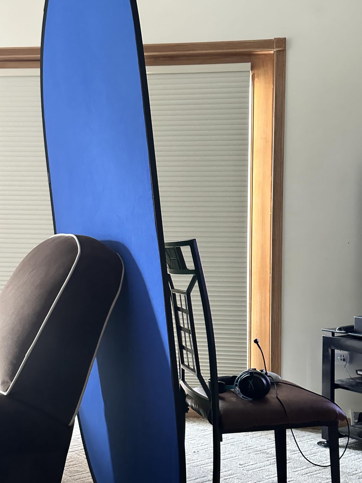 NEEWER Chromakey Backdrops, Double Sided Black Screen and White Screen, 2 in 1 Collapsible and Reversible Background for Photography, Gaming and Live Streaming, 5'x6.6'/1.5m x 2m (Black/White) customer photo 1