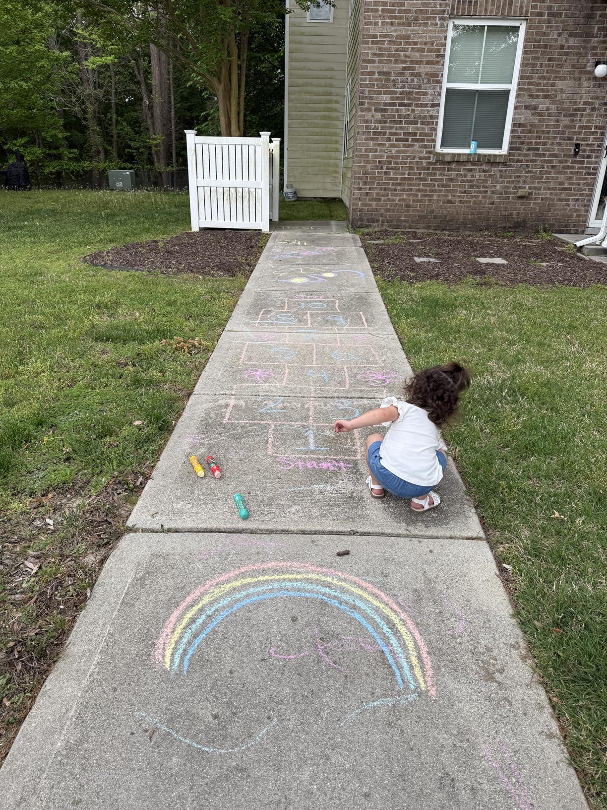 Colorations Jumbo Washable Sidewalk Chalk Set - 20 Pieces, 8 Assorted Colors, Non-Toxic, Outdoor Play for Kids customer photo 2