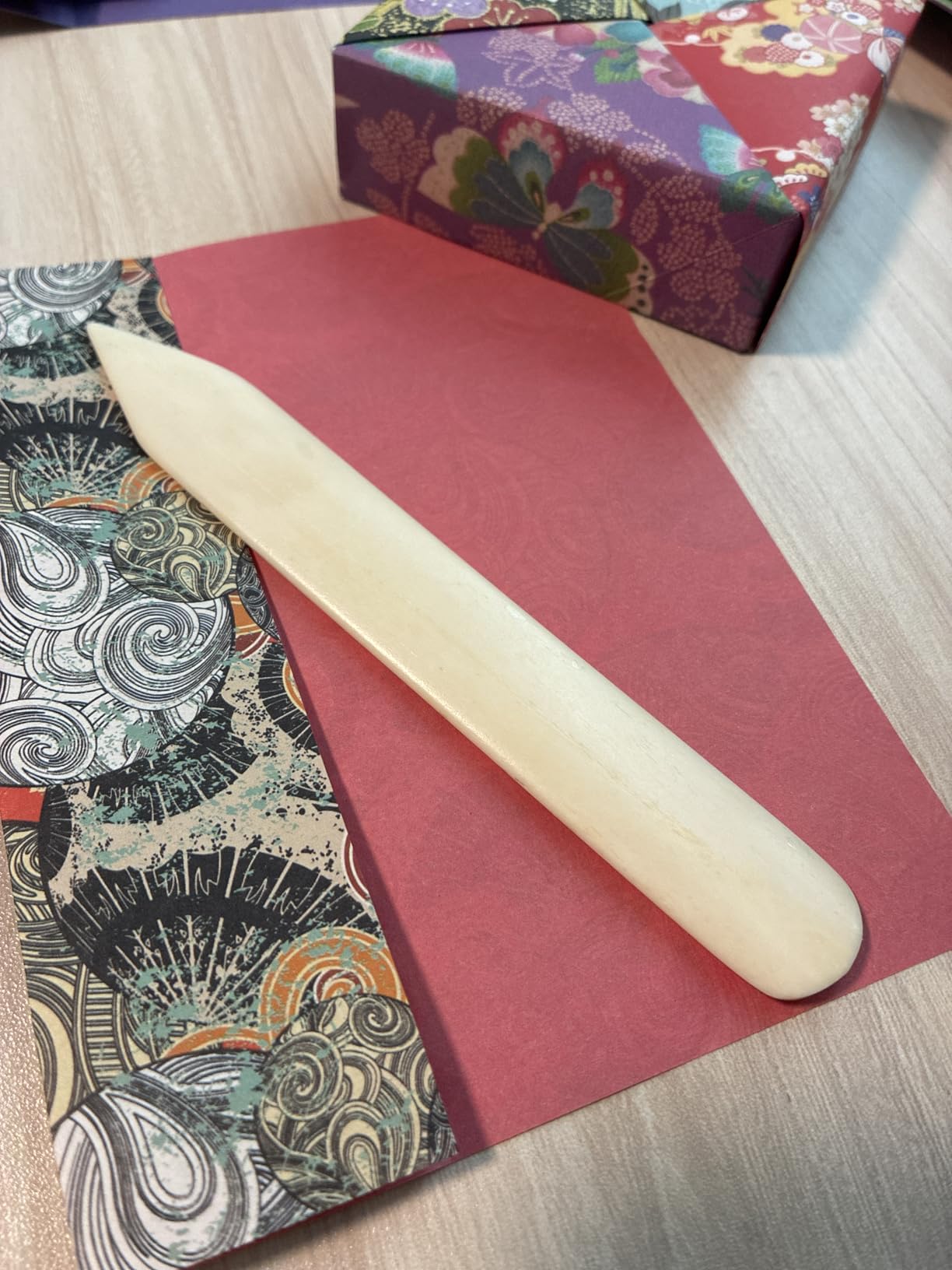 VENCINK Genuine Bone Folder Scoring Folding Creasing Burnishing Origami Paper Creaser Crafting Tool for DIY Handmade Leather, Bookbinding, Scrapbooking, Paper Cards Crafts (100% Cattle Bone) customer photo 2