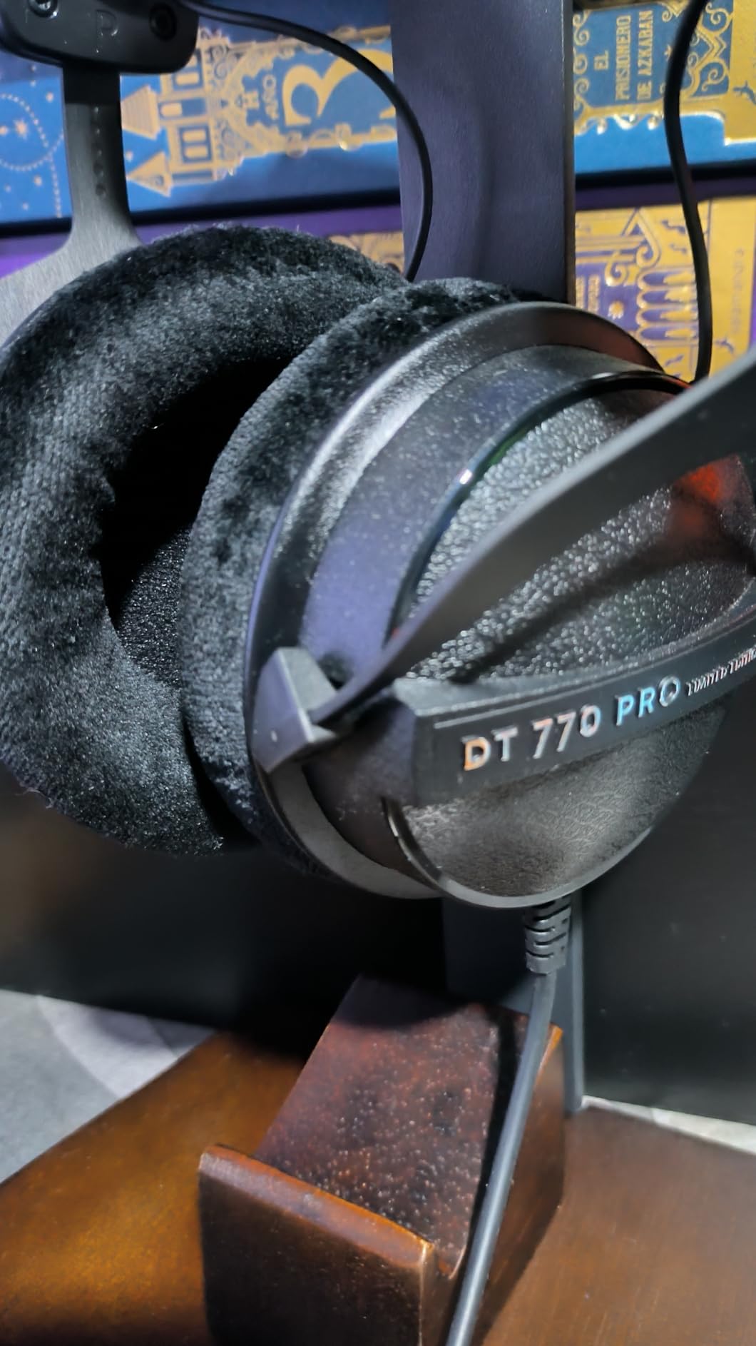 beyerdynamic DT 770 PRO, 80 Ohm, Closed Back, Over Ear, Wired Professional Studio Headphones, Home Recording, Podcast, Monitor, 3m Straight Cable, Black with Limited Edition Black Velour Ear Pads customer photo 1