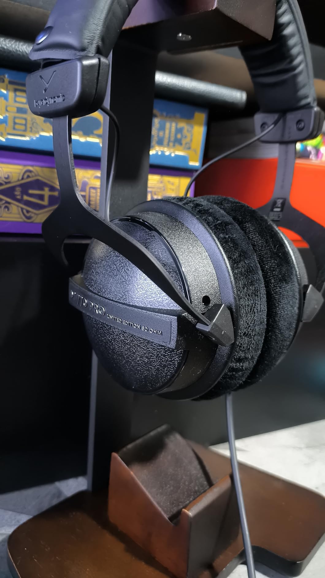 beyerdynamic DT 770 PRO, 80 Ohm, Closed Back, Over Ear, Wired Professional Studio Headphones, Home Recording, Podcast, Monitor, 3m Straight Cable, Black with Limited Edition Black Velour Ear Pads customer photo 2